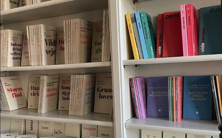 Bøger fra Aarhus Universitetsforlag i vores bibliotek